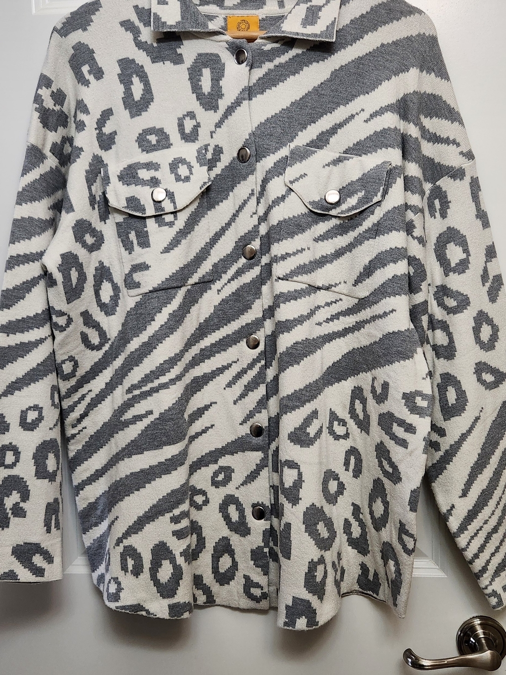Women's, Oversized Animal Print Button-Up Jacket - Gray/White